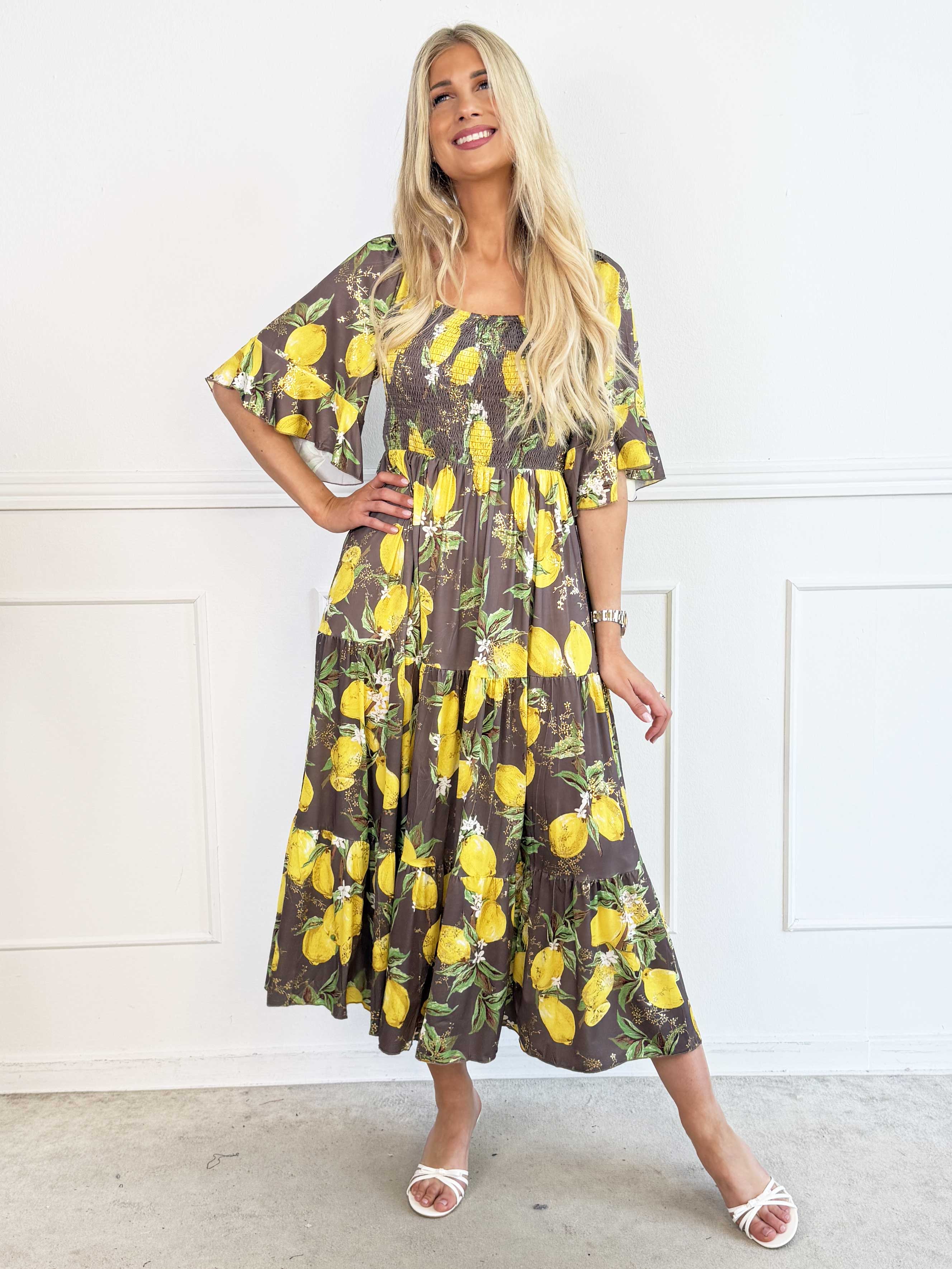 Elna Lemon - Lang elastisk kjole med citroner og smock over brystet
